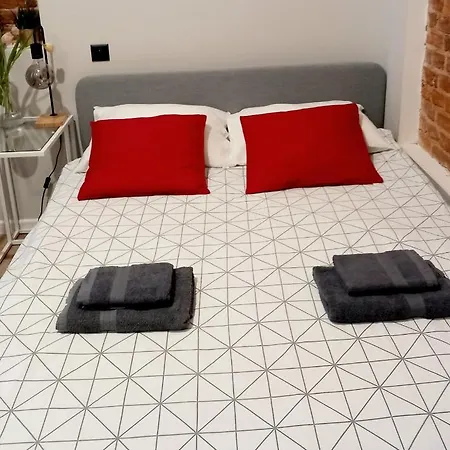 Hola Legionow Апартаменти Лодзь